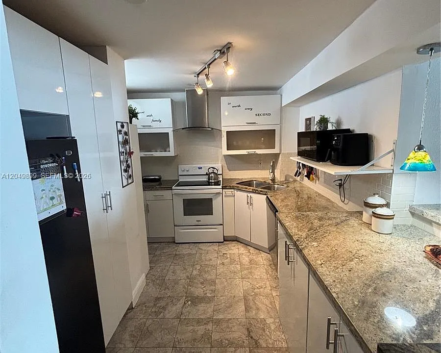 6450 Collins Ave #1207