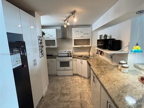 6450 Collins Ave APT 1207, Miami Beach, FL 33141