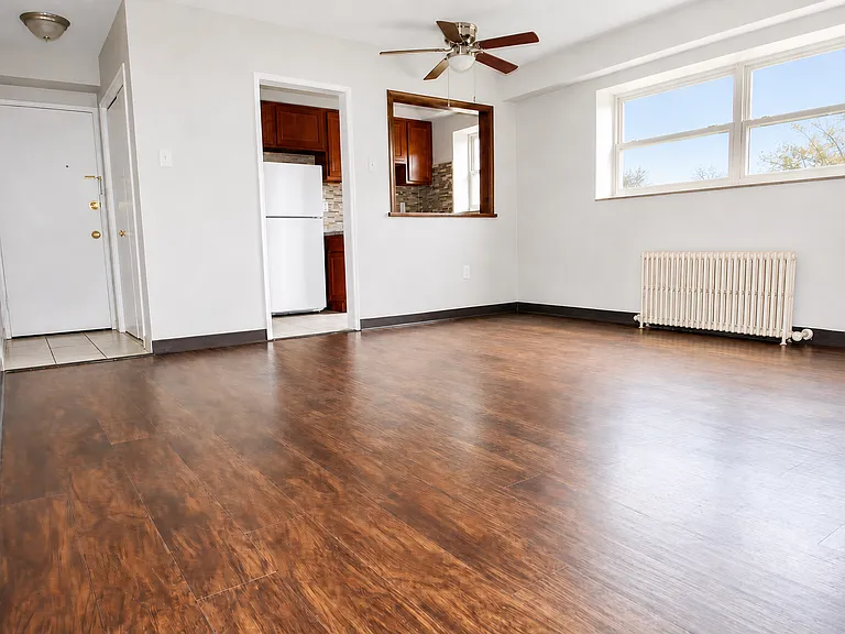 295 Hawthorne St — Photo 2