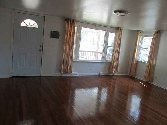3rd image of 507 E Sanders St