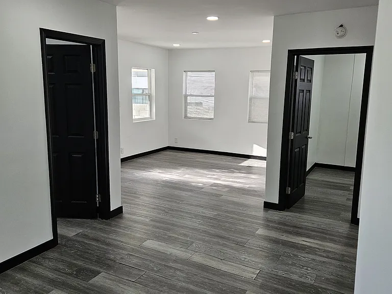 325 N Normandie Ave — Photo 5