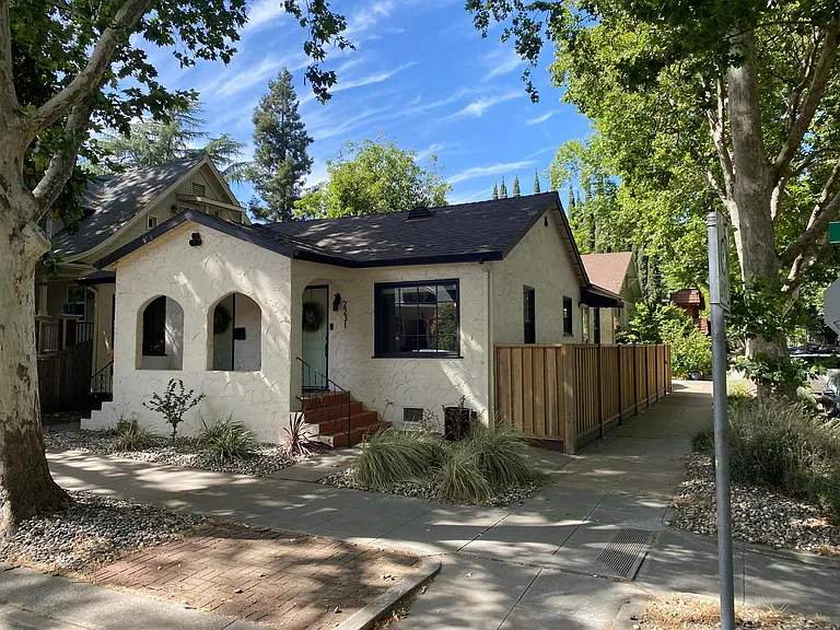 2231 E St — Photo 9