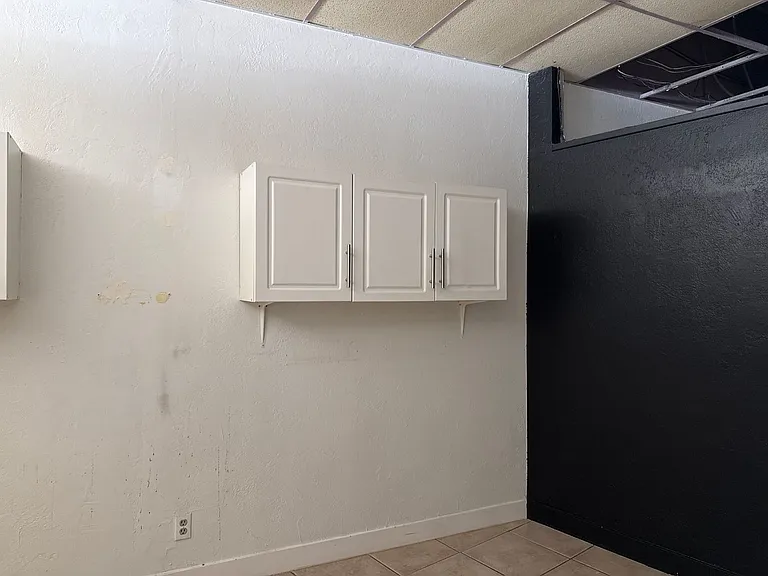 3700 E Broadway — Photo 7
