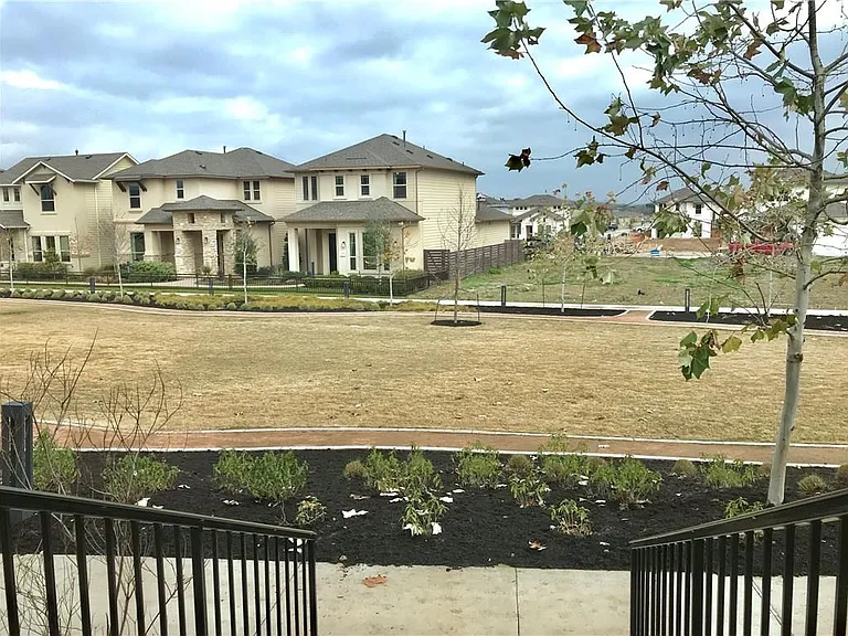 6814 E Riverside Dr #106 — Photo 36