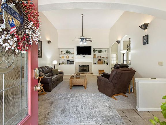 3rd image of 2611 Mockingbird Ln