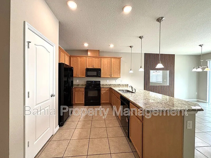 Compass Bay — Photo 3