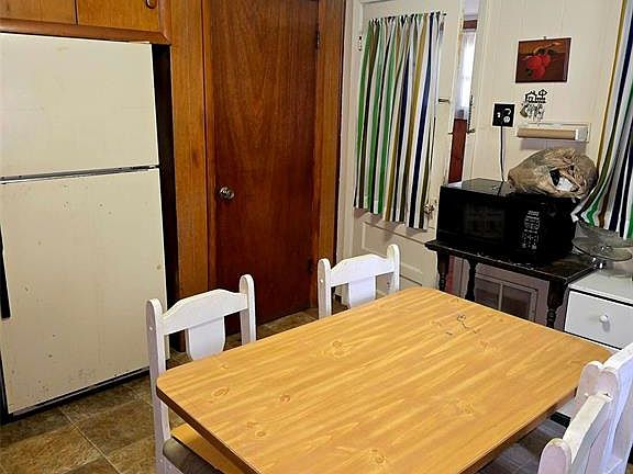4th image of 207 Morgan St