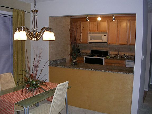 Dining/Kitchen pass thru