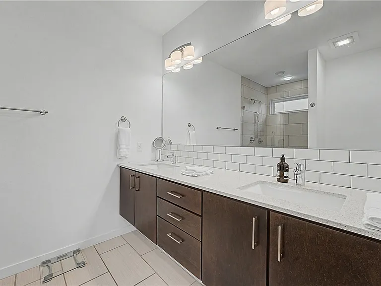 175 W Martin Luther King Blvd — Photo 13