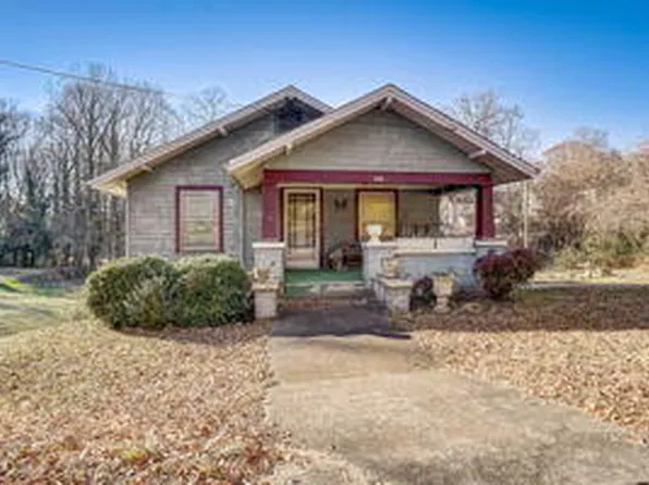 322 2nd Street Pl SE, Hickory, NC 28602