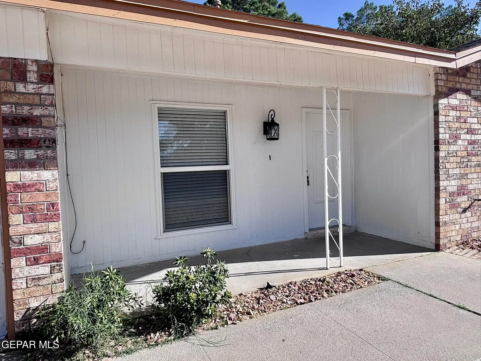 3 bed, 2.0 bath, 1450 sqft, $1,695 — Photo 2
