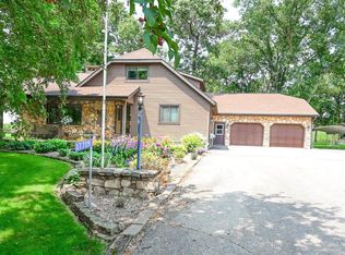 17709 185th St, Manchester, IA 52057