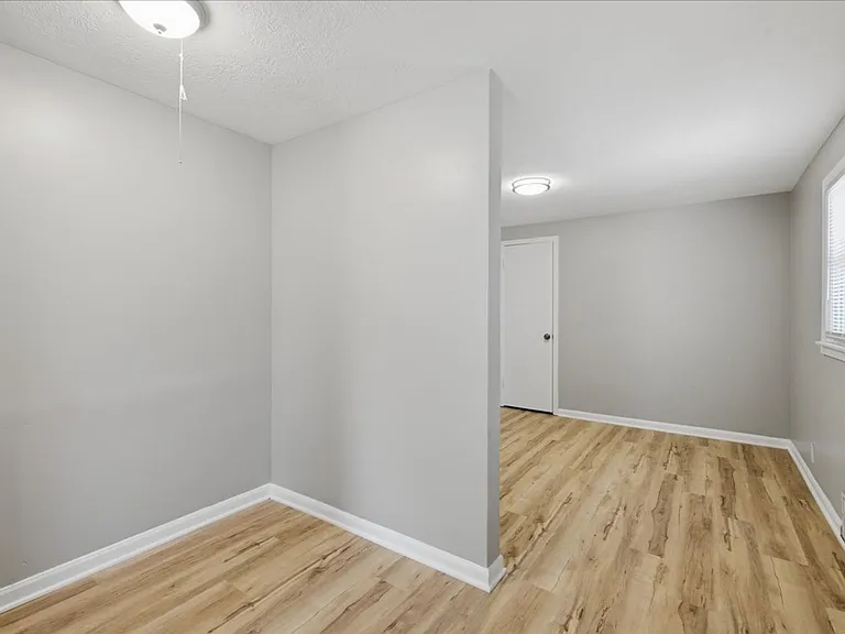 5010 Brookville Rd — Photo 11