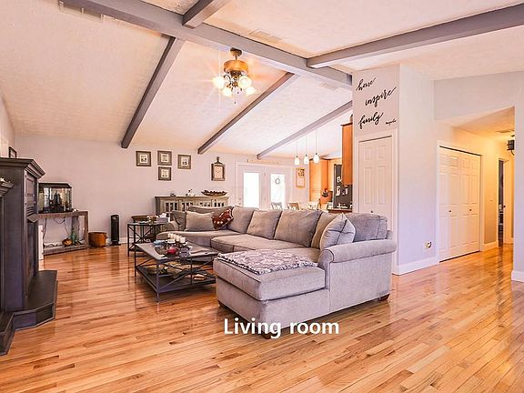 4th image of 753 Country Club Dr
