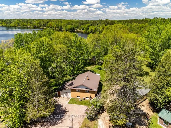 1706 Black Bay Rd, Petawawa, ON K8H 2W8