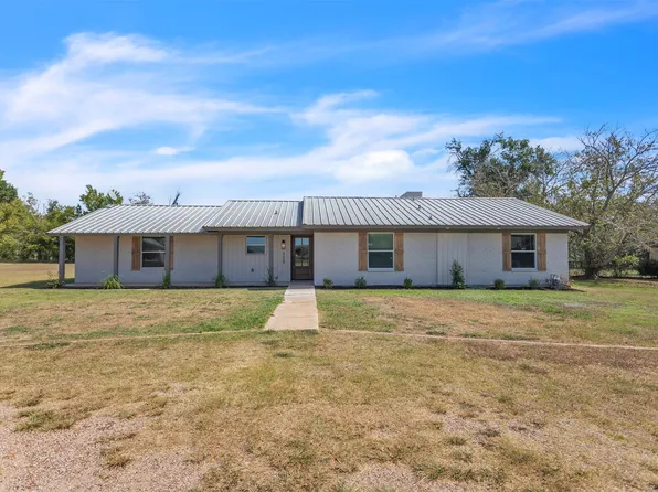 110 Twin Cir, Wortham, TX 76693