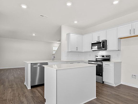 5th image of 304 Maddox Drive