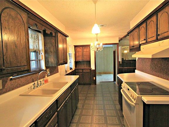 3rd image of 4621 SE 38th St
