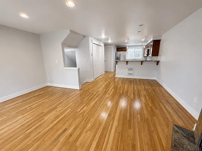 9215 Roosevelt Way NE #C — Photo 8