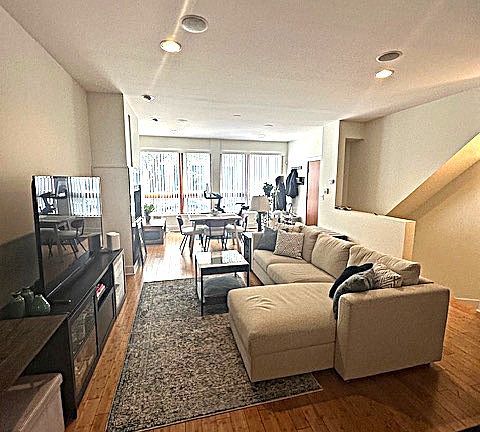 5th image of 1620 W Augusta Blvd #1E