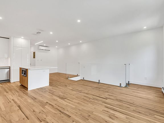 5th image of 572A Lexington Ave #2