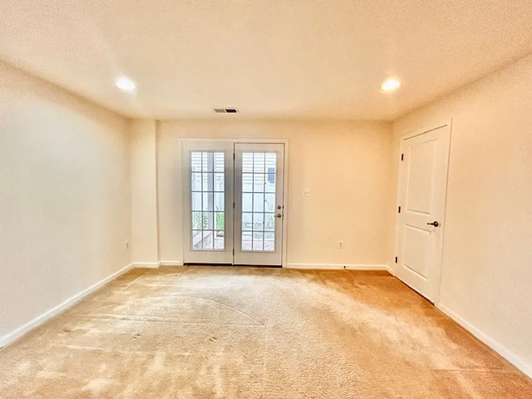 7473 Singers Way — Photo 6