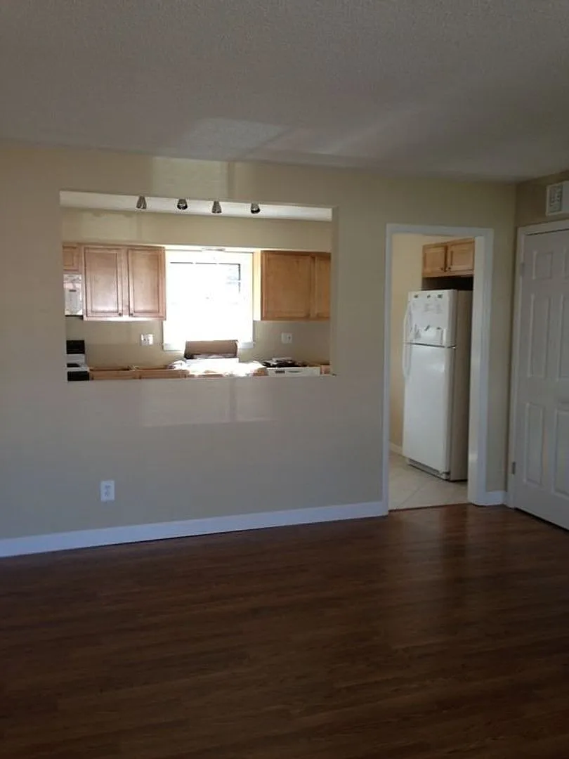 Spacious 3Bed/2Bath — Photo 2