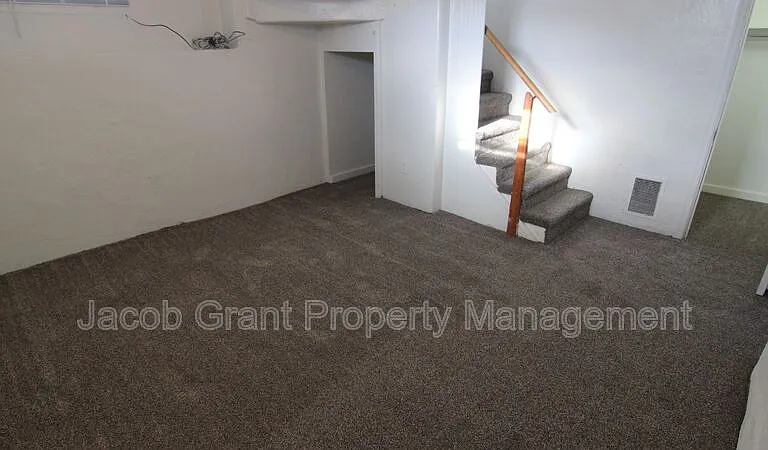 158 S 10th Ave — Photo 6