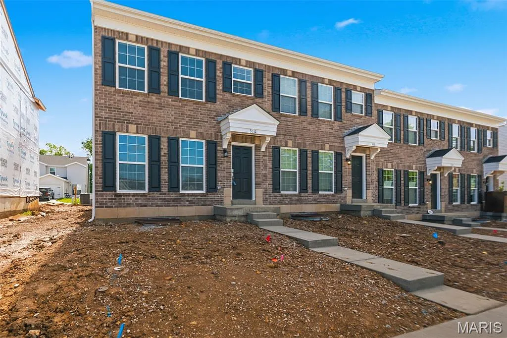 3 bed, 2.5 bath, 1421 sqft, $2,200 — Photo 2