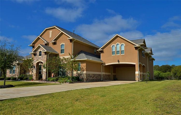 1st image of 806 Royal Lakes Manor Blvd