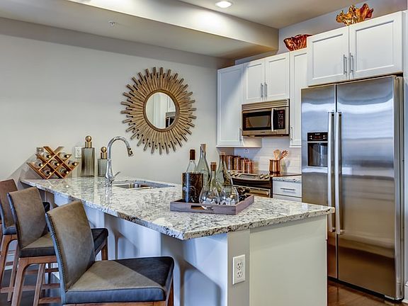 4th image of 850 S Lakeshore Dr N #2/2