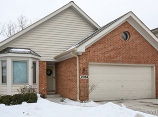 2064 Hallmark Ct, Wheaton, IL 60187