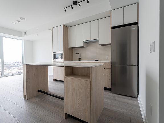 5th image of 1007 The Queensway #1606