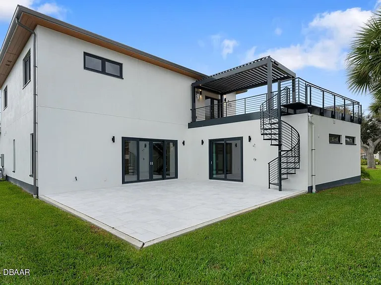 3001 John Anderson Dr — Photo 29