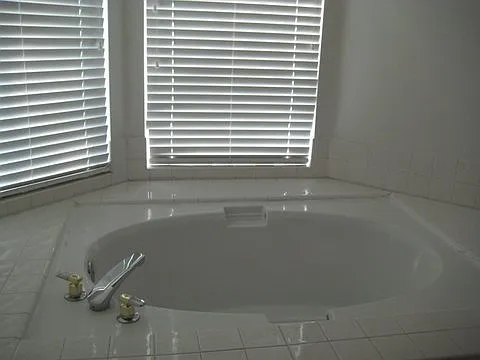562 Athens St — Photo 7