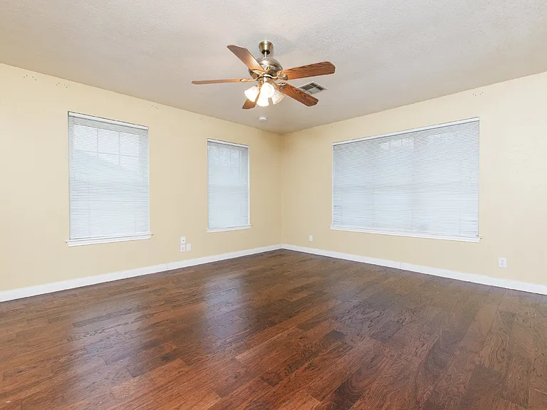 3003 Oakwood Dr — Photo 14