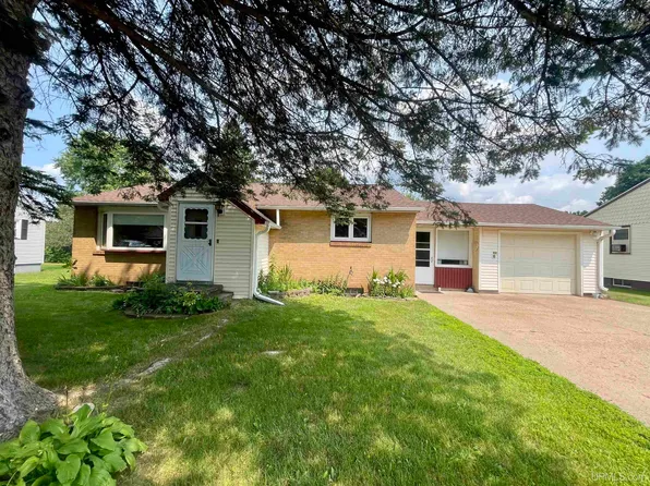 140 N Daisy St, Ishpeming, MI 49849