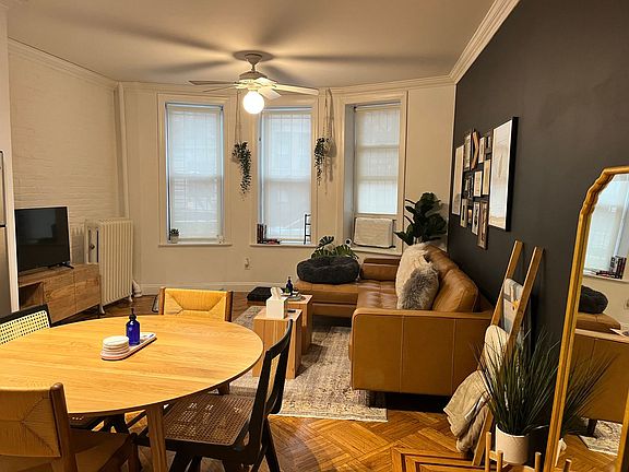 4th image of 466 15th St APT 4