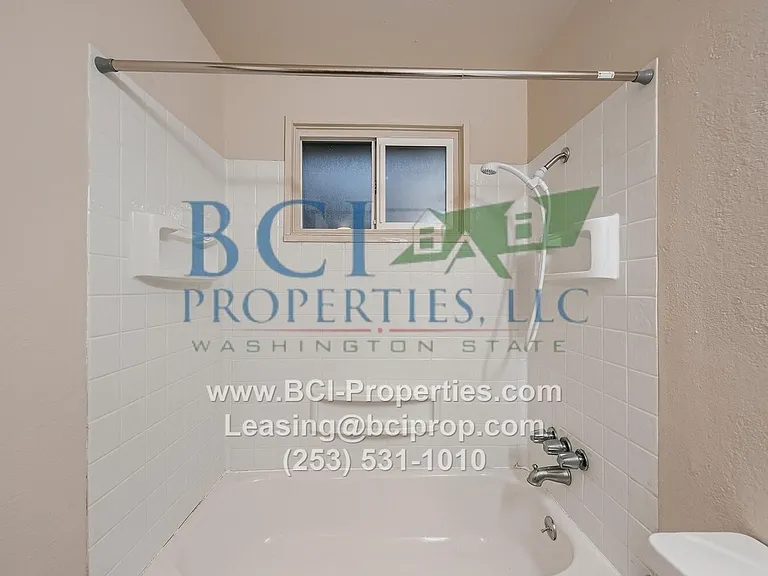 1122 Neil St NE — Photo 16