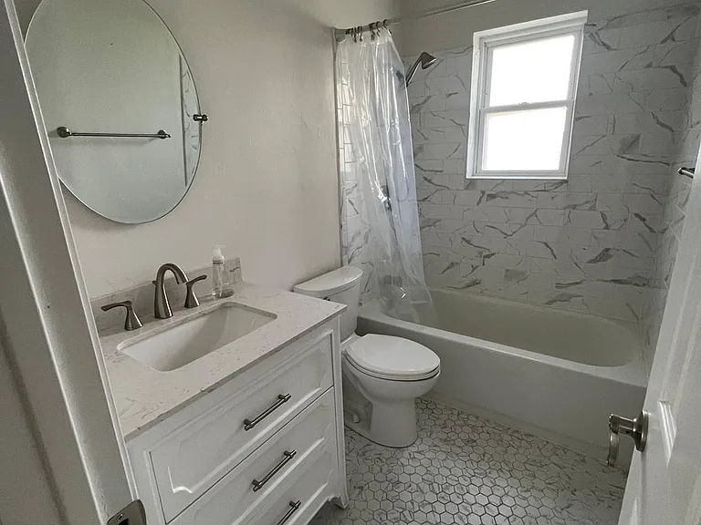 G St — Photo 2