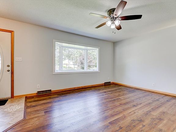 5th image of 104 N Benton St