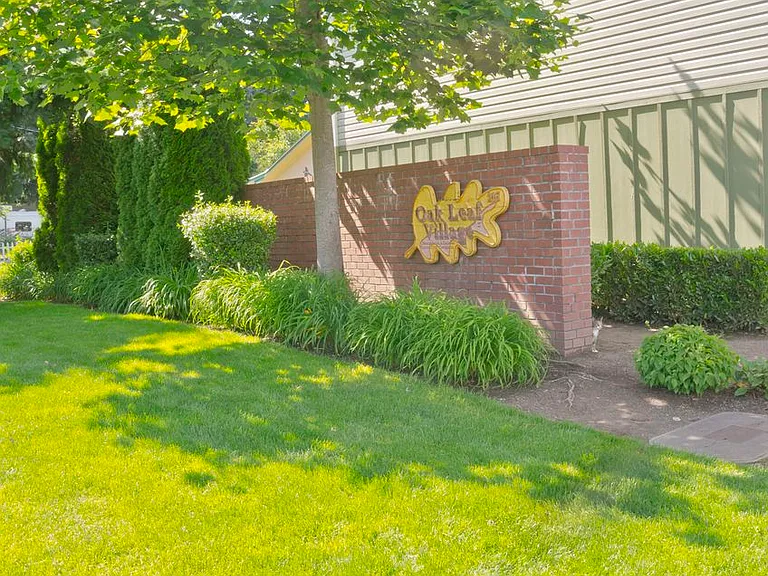 205 Green Ln — Photo 23