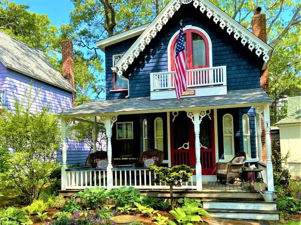 1 Cottage Park, Oak Bluffs, MA 02557