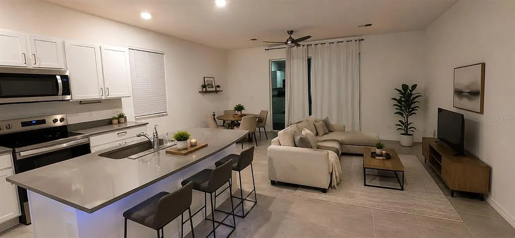 3 bed, 2.5 bath, 1758 sqft, $2,800 — Photo 3