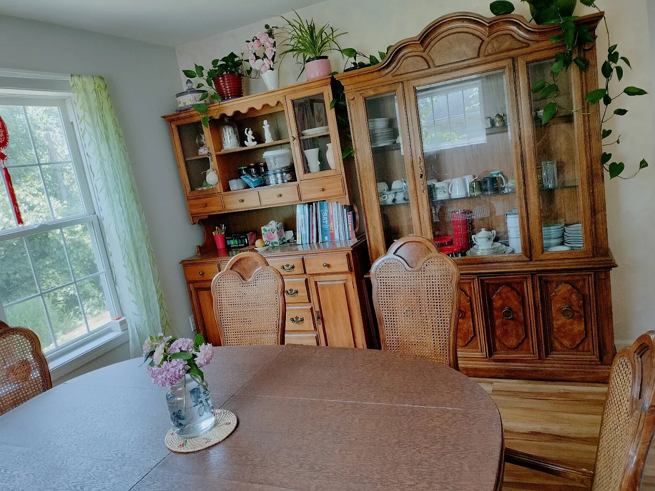 3 bed, 1.5 bath, 1322 sqft, $2,600 — Photo 4