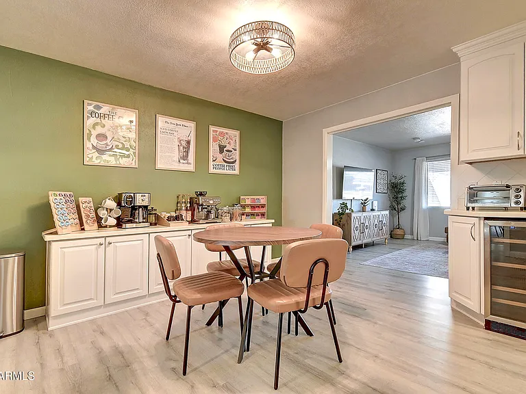 1027 W 19th St — Photo 35