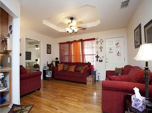 4th image of 1201 Prince Dr