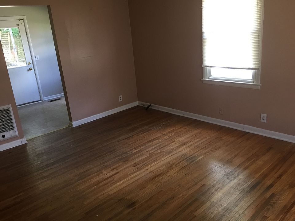 2nd image of 1905 Karen Dr