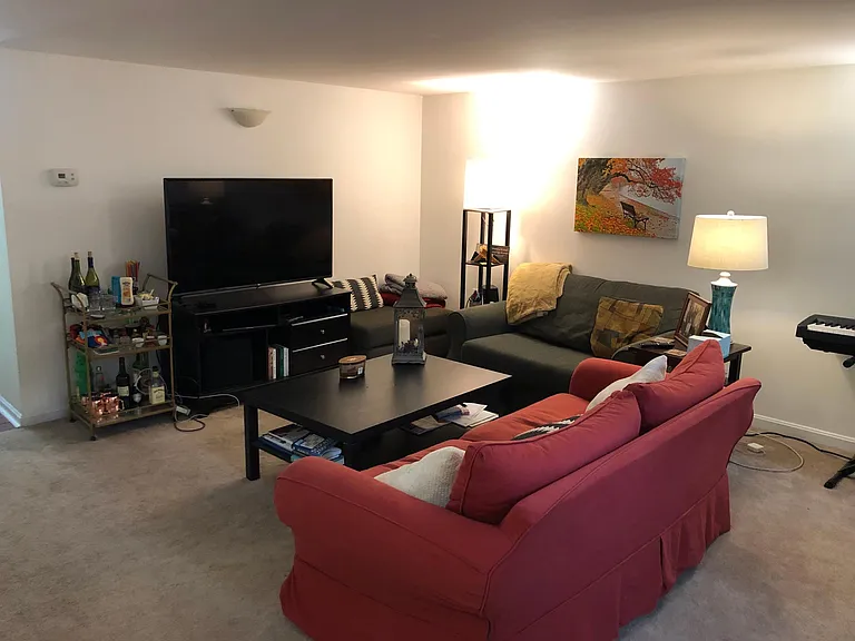 808 C St SE — Photo 5