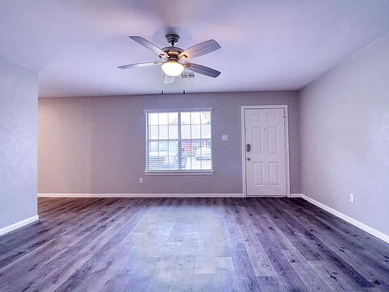 2221 Bowie Dr #7 — Photo 13